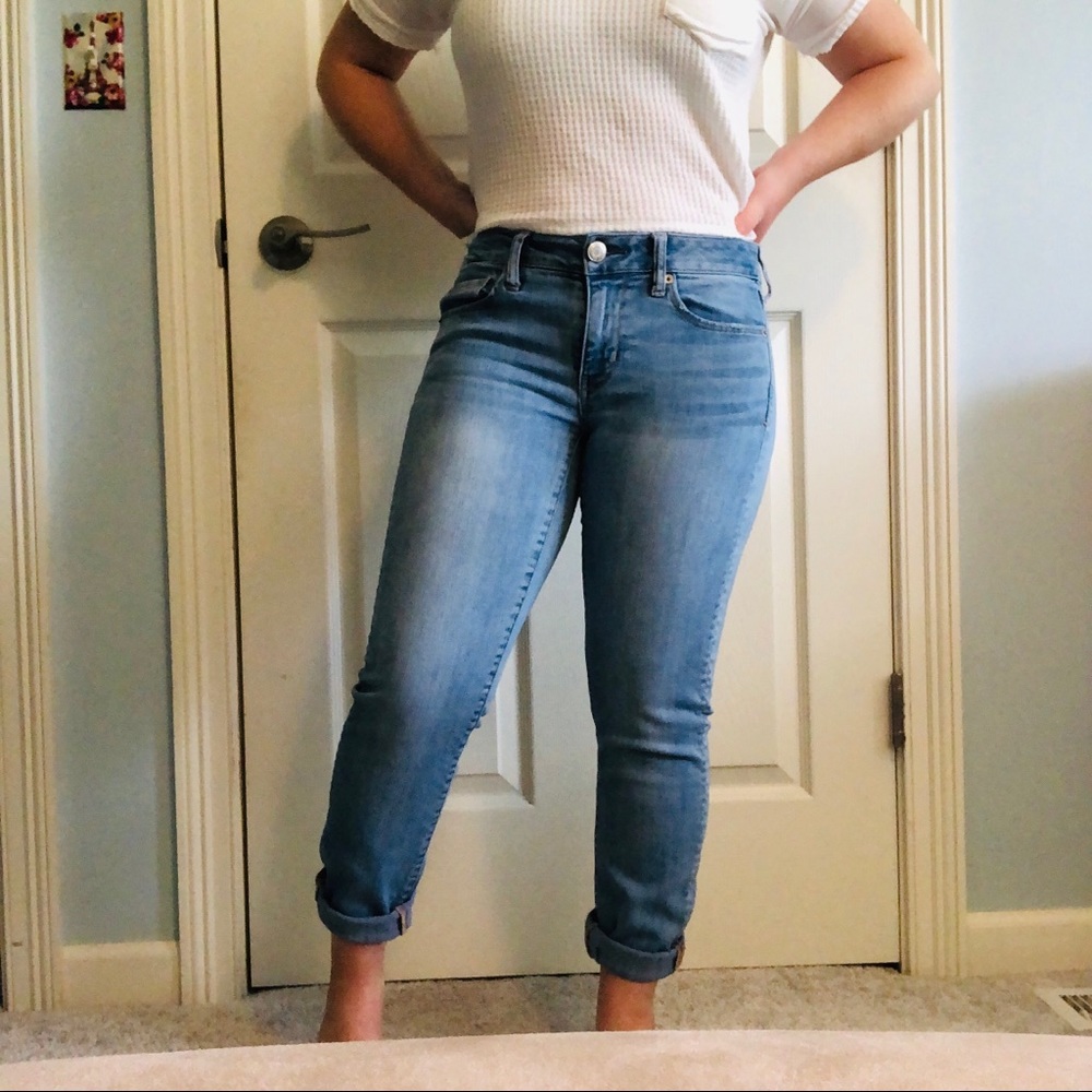 American Eagle light wash jeans. Size 4 short